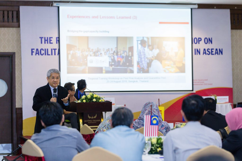 Mr. Wichar Thitiprasert, Adviser of Thailand’s National Bureau of Agricultural Commodity and Food Standards (ACFS) speaks at the Regional Knowledge Sharing Workshop on Facilitating Trade for Agricultural Goods in ASEAN in Hanoi, Vietnam. (Photo credit: GIZ Vietnam)