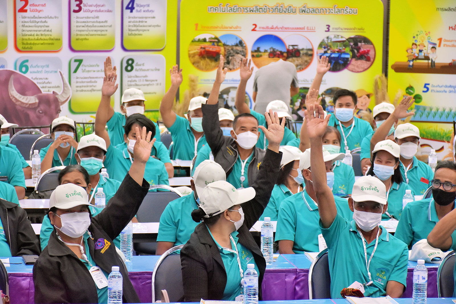MSVC Thailand members from Ubon Ratchathani joined in the MSVC Closing Event held at Sirindhorn Hydro Power Plant Auditorium. (กลุ่มเกษตรกรรายย่อยโครงการ MSVC จากจังหวัดอุบลราชธานีเข้าร่วมพิธีปิดโครงการอย่างคับคั่งที่หอประชุมเขื่อนไฟฟ้าพลังน้ำสิรินธร)