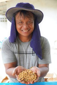ยงยุทธ จันทเขตต์ คืออีกหนึ่งตัวอย่างเกษตรกรผู้ปลูกกาแฟรายย่อยสมาชิกโครงการคอฟฟีพลัส ประเทศไทย