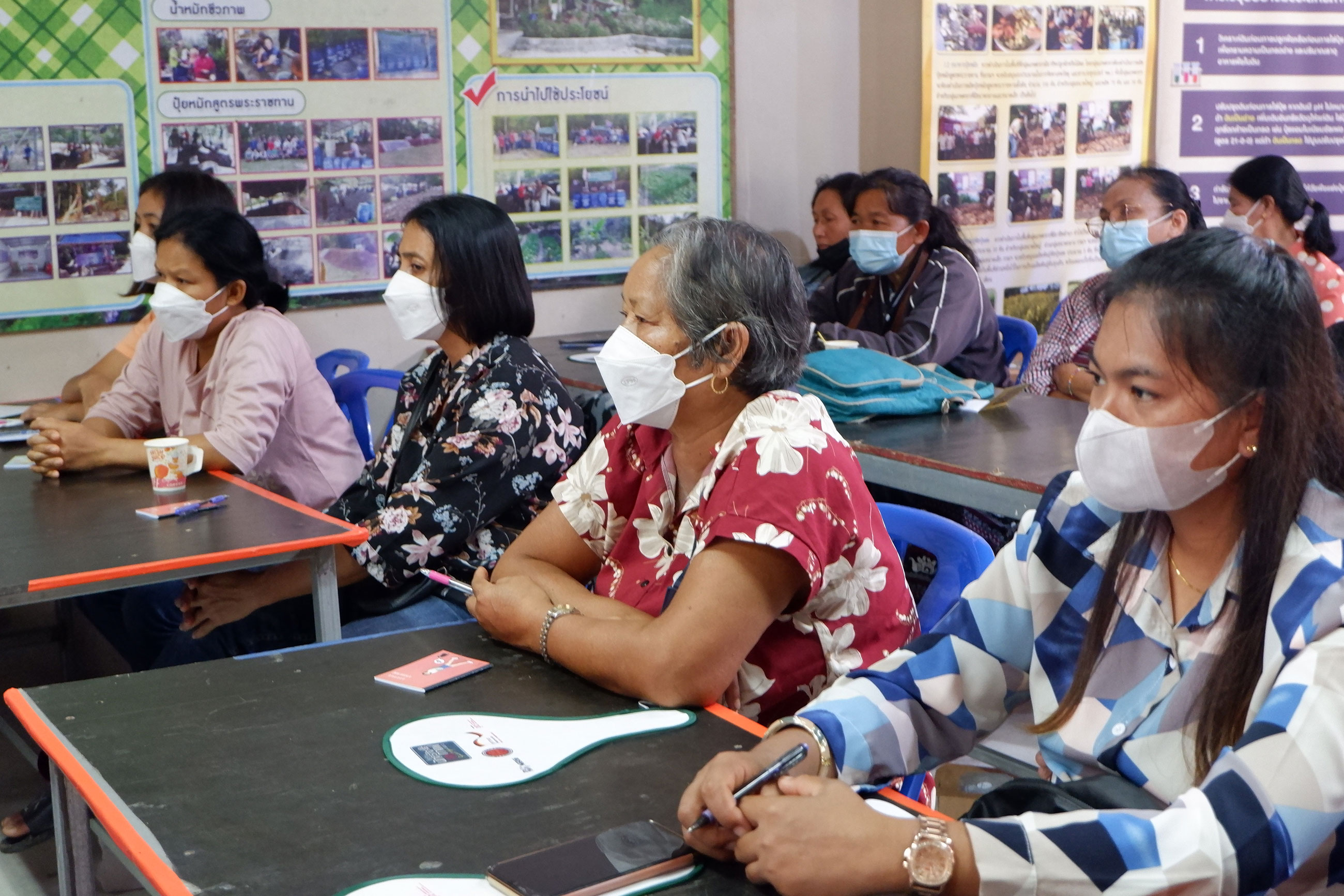 17 farmers from Huai Nai Roi Community Coffee Farmer Group made a study trip to and participated in an introduction session provided by the Community Fertilizer Soil Management Center in Moo 3, Joporor Sub-district, Kraburi District, Ranong Province.