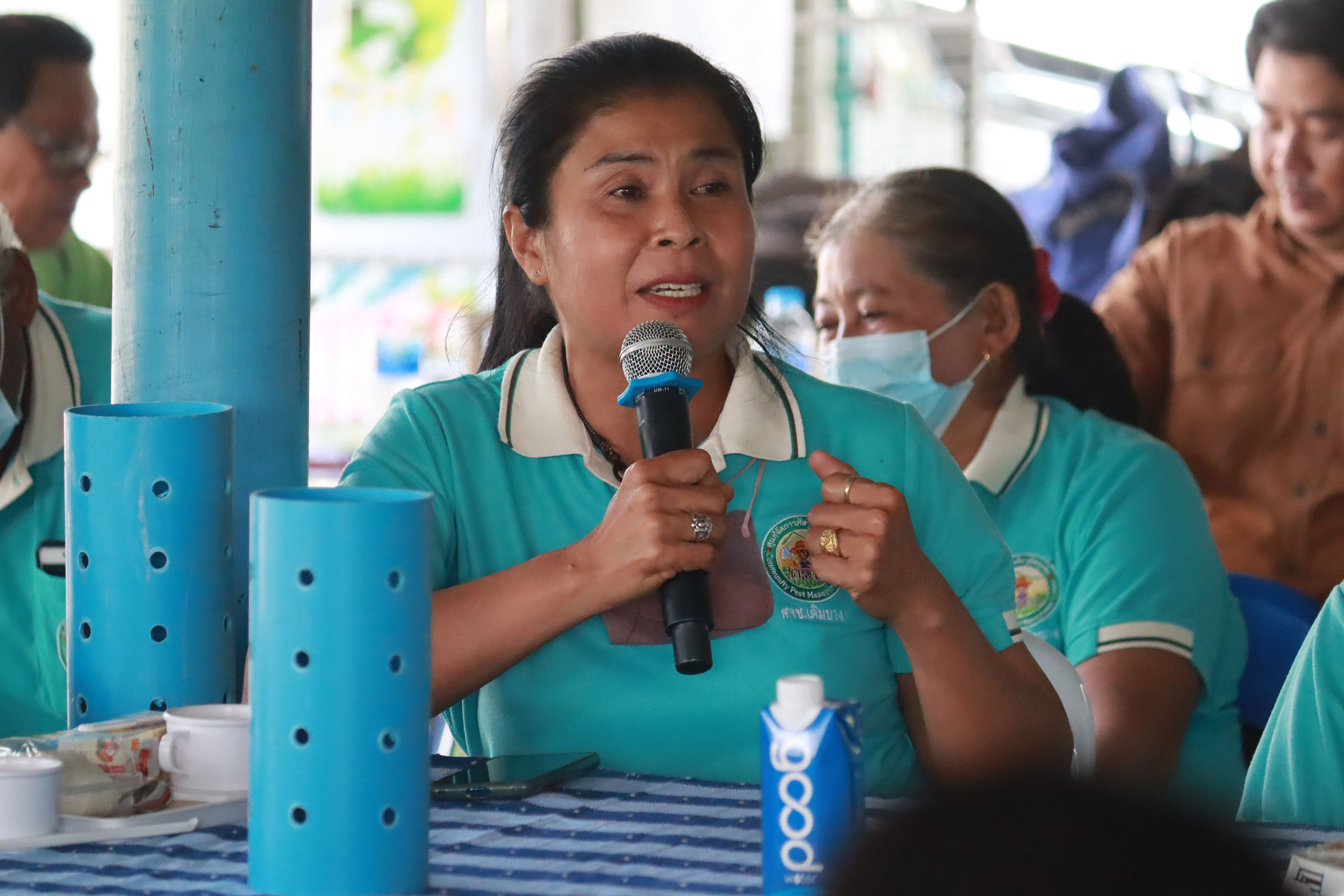 Lampa Khampaeng, Thai Rice NAMA farmer member explains to TICA executives how farmers can adapt a plastic pipe to measure water level at rice paddies. (คุณลำภา คำแผง เกษตรกรสตรี สมาชิกโครงการไทย ไรซ์ นามา)