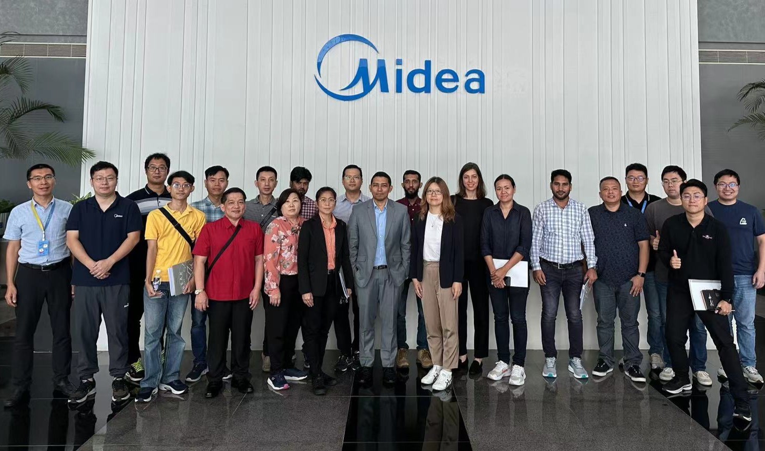 The delegates visited Midea Group in Guangdong, China